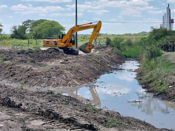 Convenio: Municipalidad – Vialidad: avanza la limpieza de canales al ...